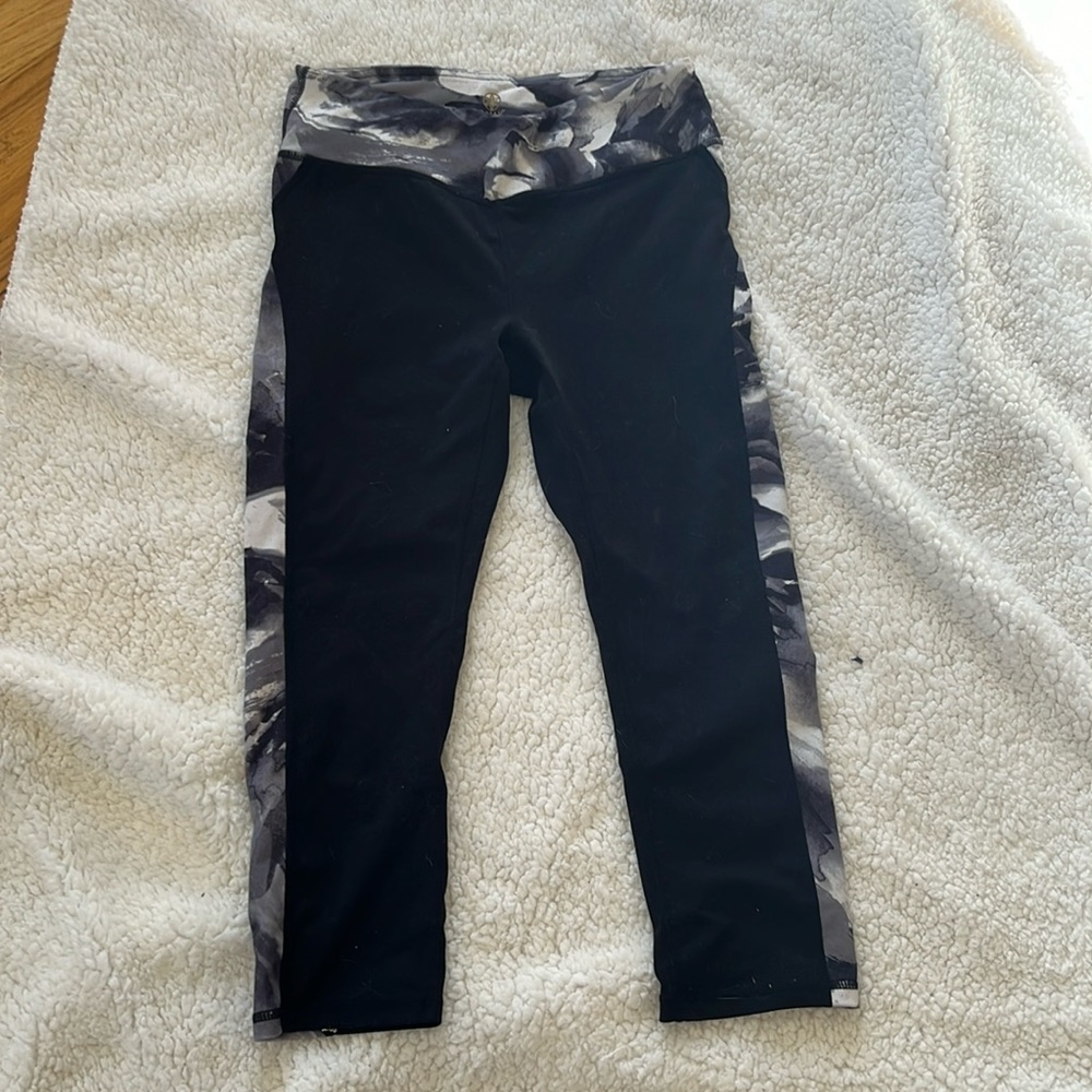Gaiam printed solid black active capri leggings